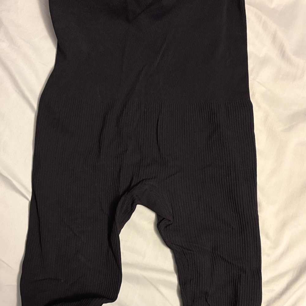 Chic Black Ribbed Jumpsuit - Picture 4 of 5